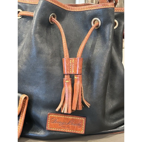 Dooney & Bourke All Weather Drawstring Bucket Bag Black/Tan Vintage AWL w/ Pouch - Picture 2 of 14